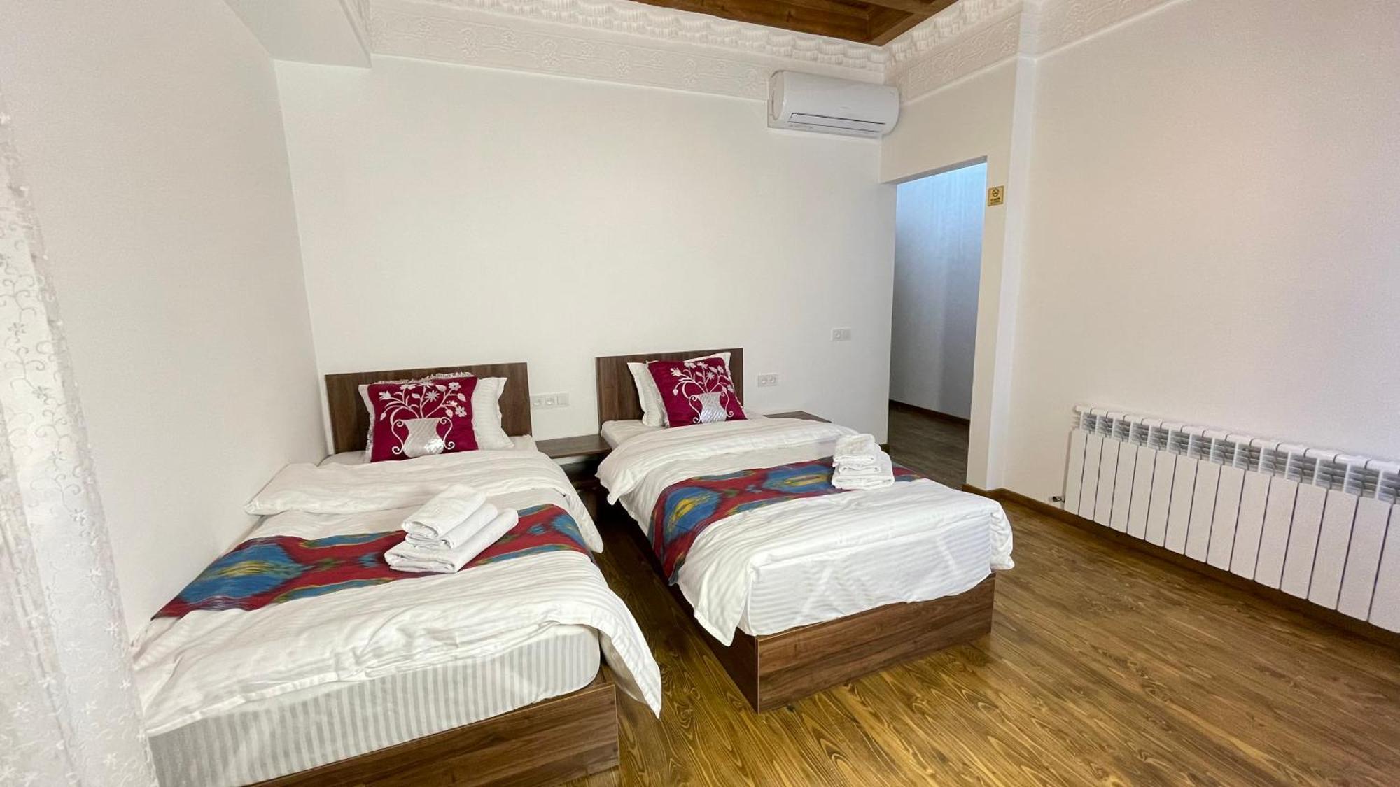 בוקורו Mahbubakhon Guest House In Old City מראה חיצוני תמונה