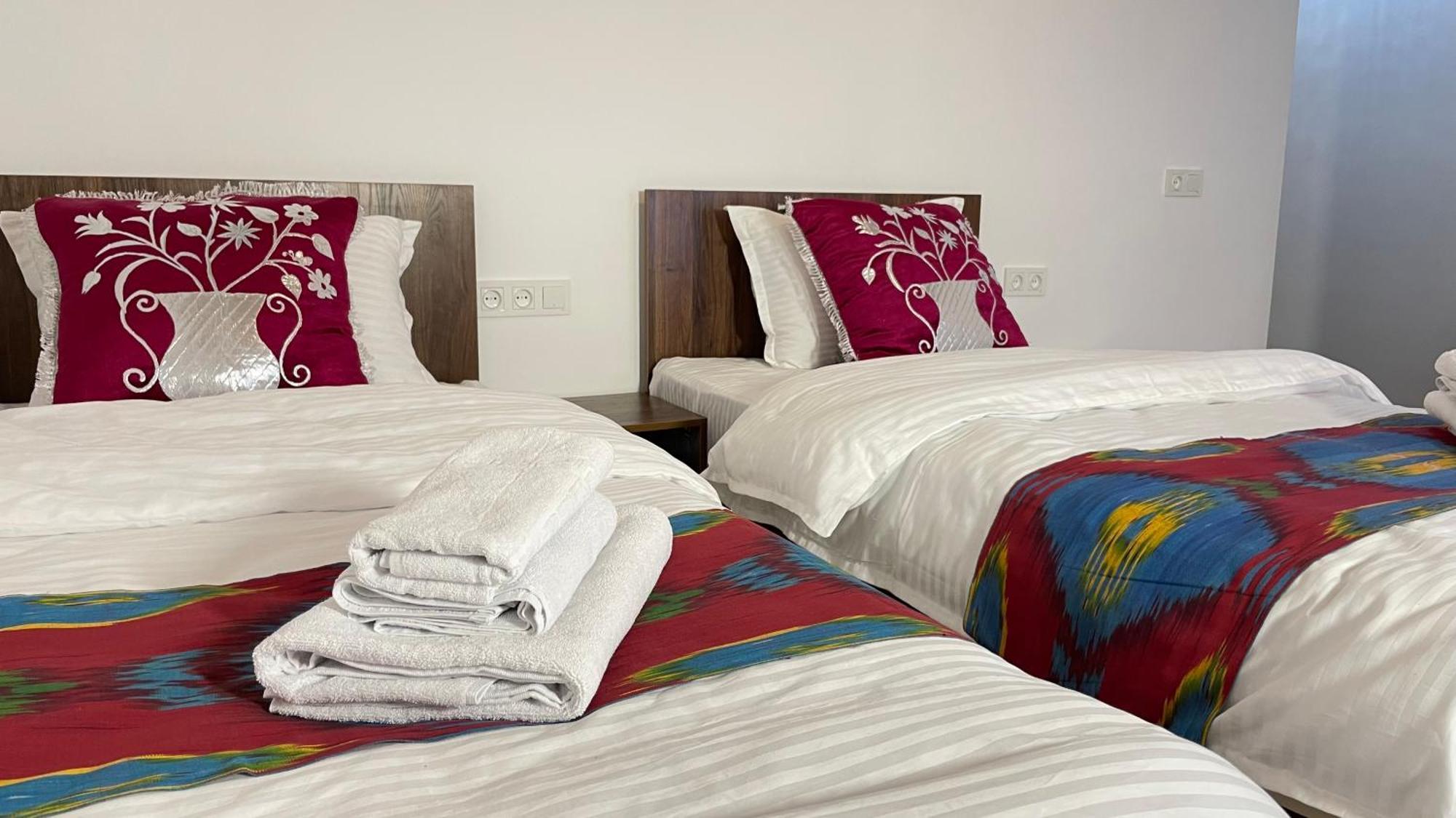 בוקורו Mahbubakhon Guest House In Old City מראה חיצוני תמונה