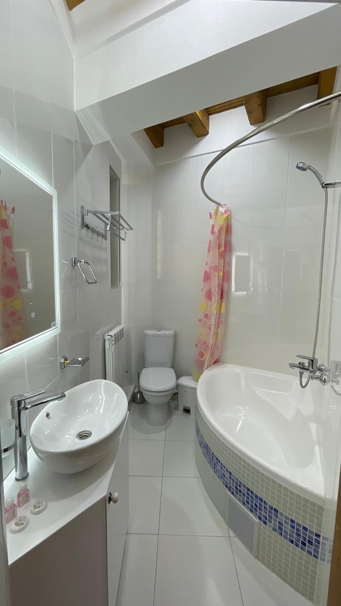 בוקורו Mahbubakhon Guest House In Old City מראה חיצוני תמונה