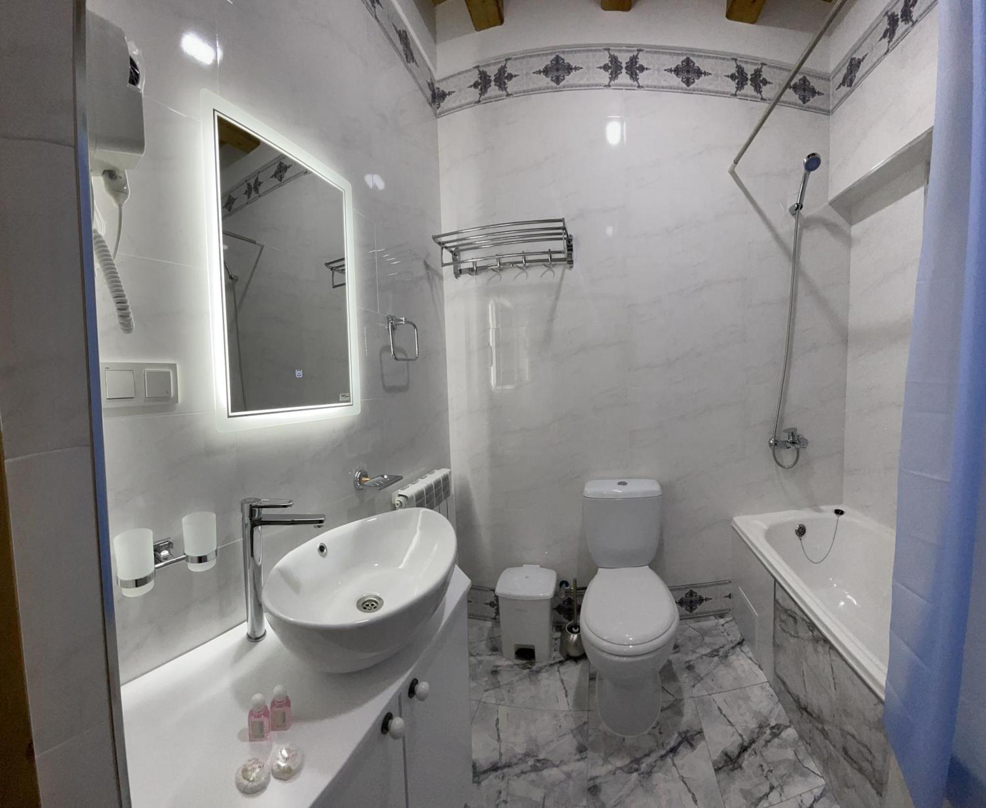 בוקורו Mahbubakhon Guest House In Old City מראה חיצוני תמונה
