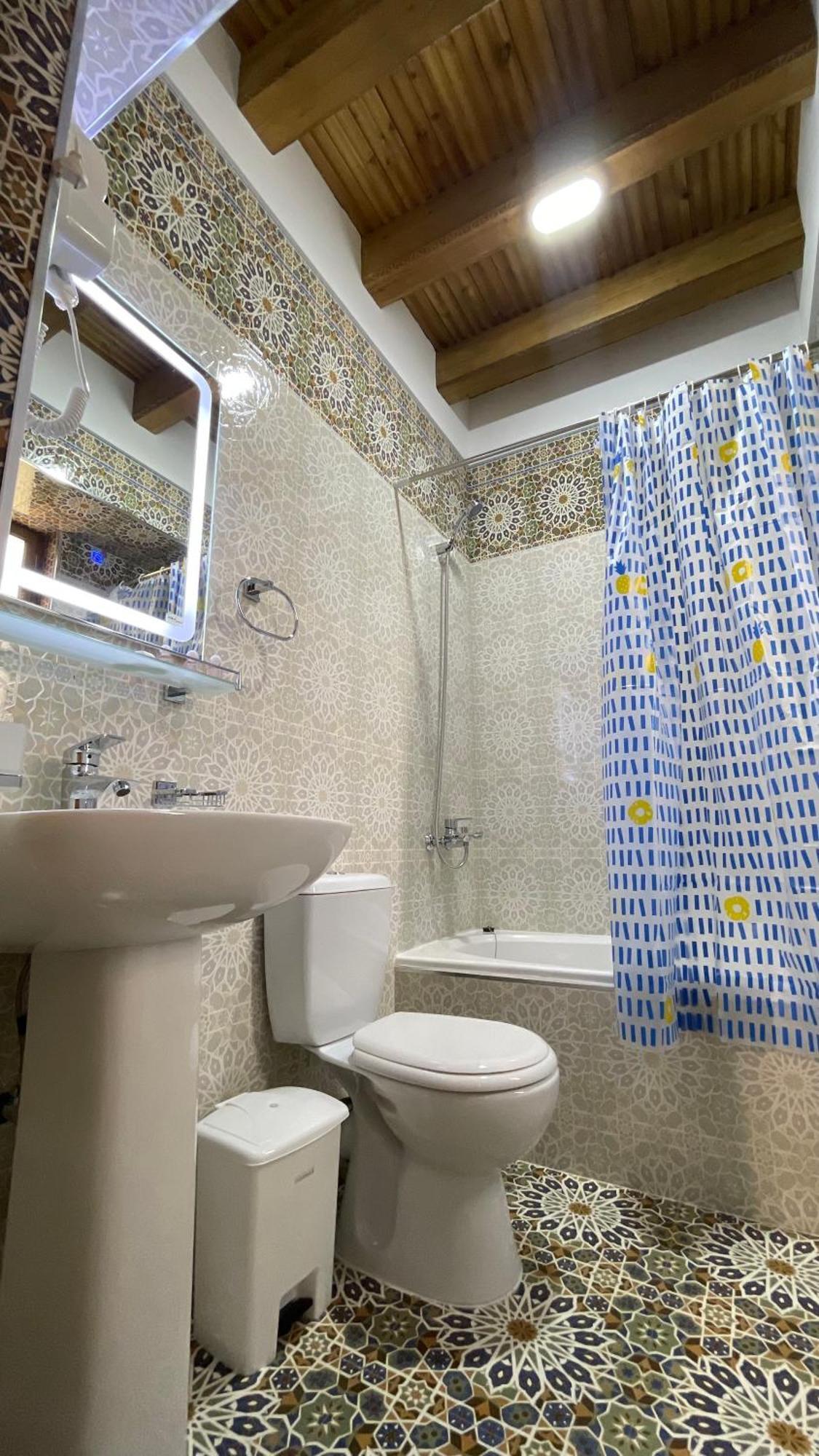 בוקורו Mahbubakhon Guest House In Old City מראה חיצוני תמונה