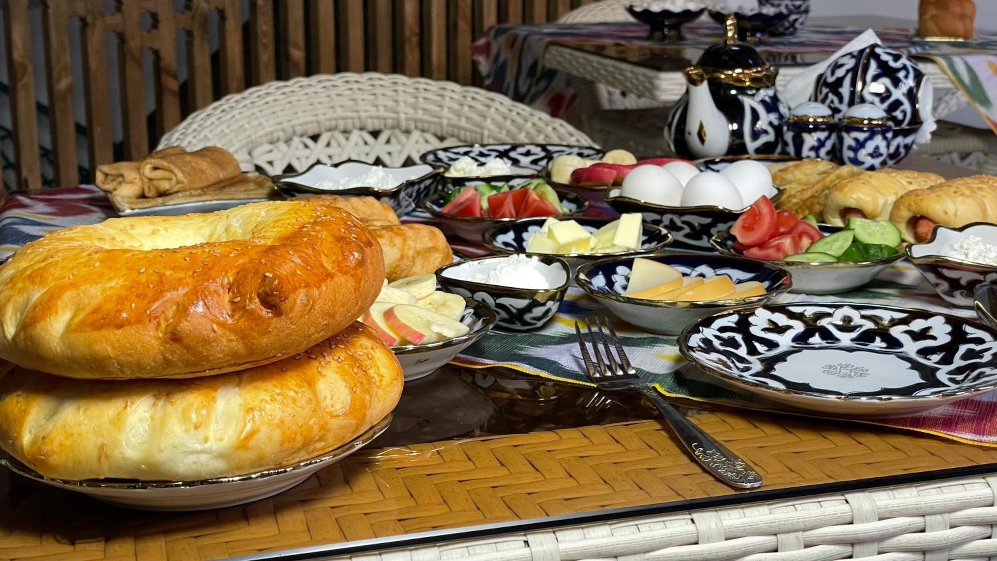 בוקורו Mahbubakhon Guest House In Old City מראה חיצוני תמונה