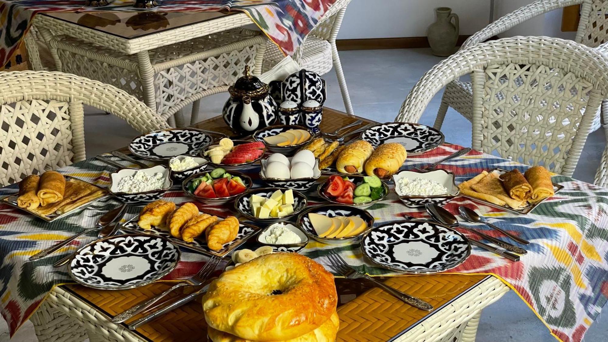 בוקורו Mahbubakhon Guest House In Old City מראה חיצוני תמונה