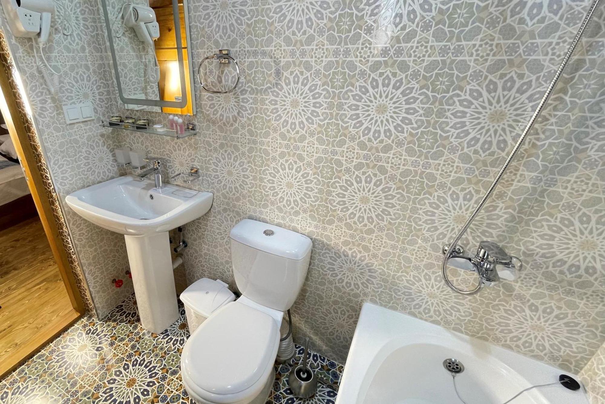 בוקורו Mahbubakhon Guest House In Old City מראה חיצוני תמונה