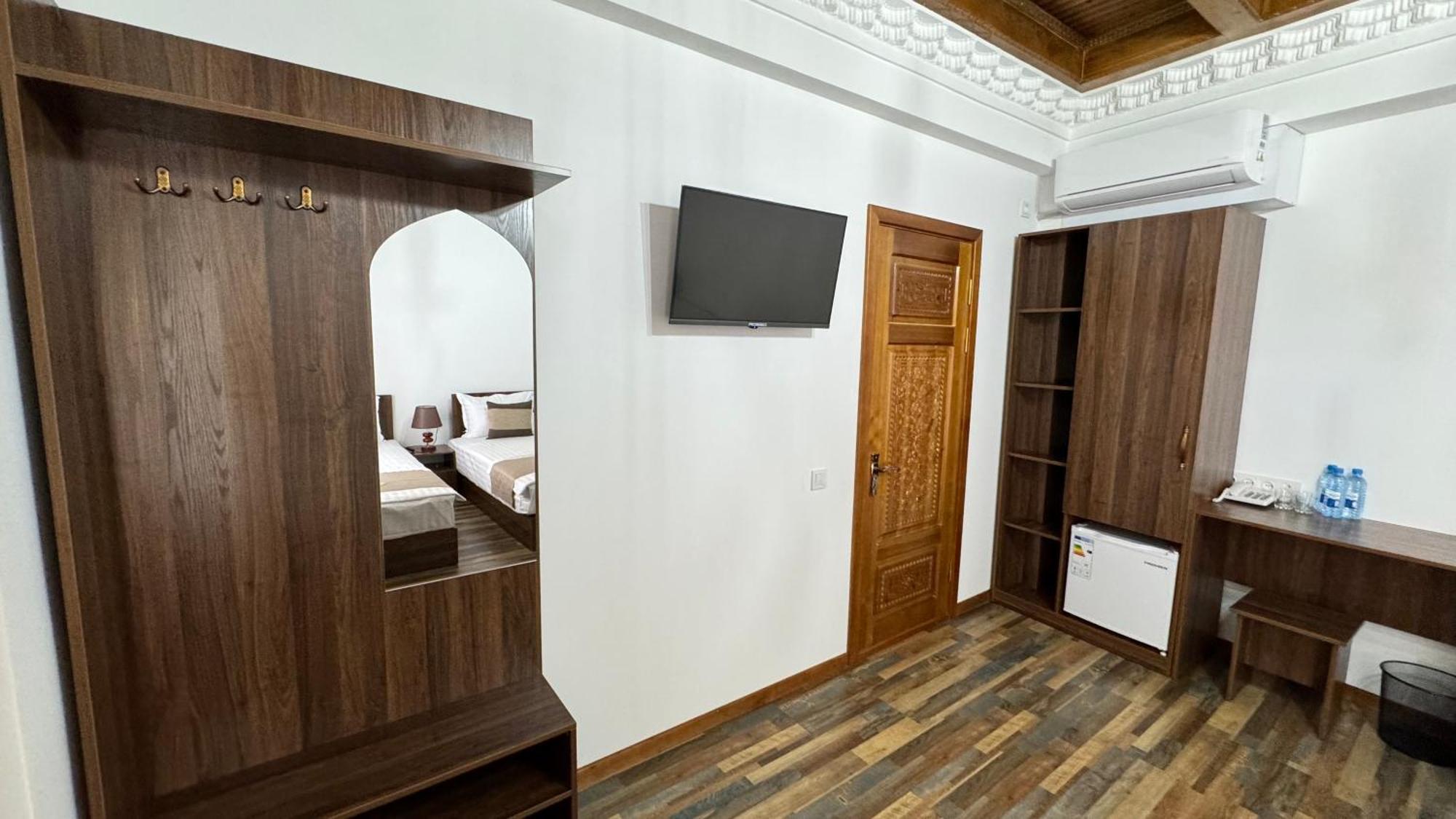 בוקורו Mahbubakhon Guest House In Old City מראה חיצוני תמונה