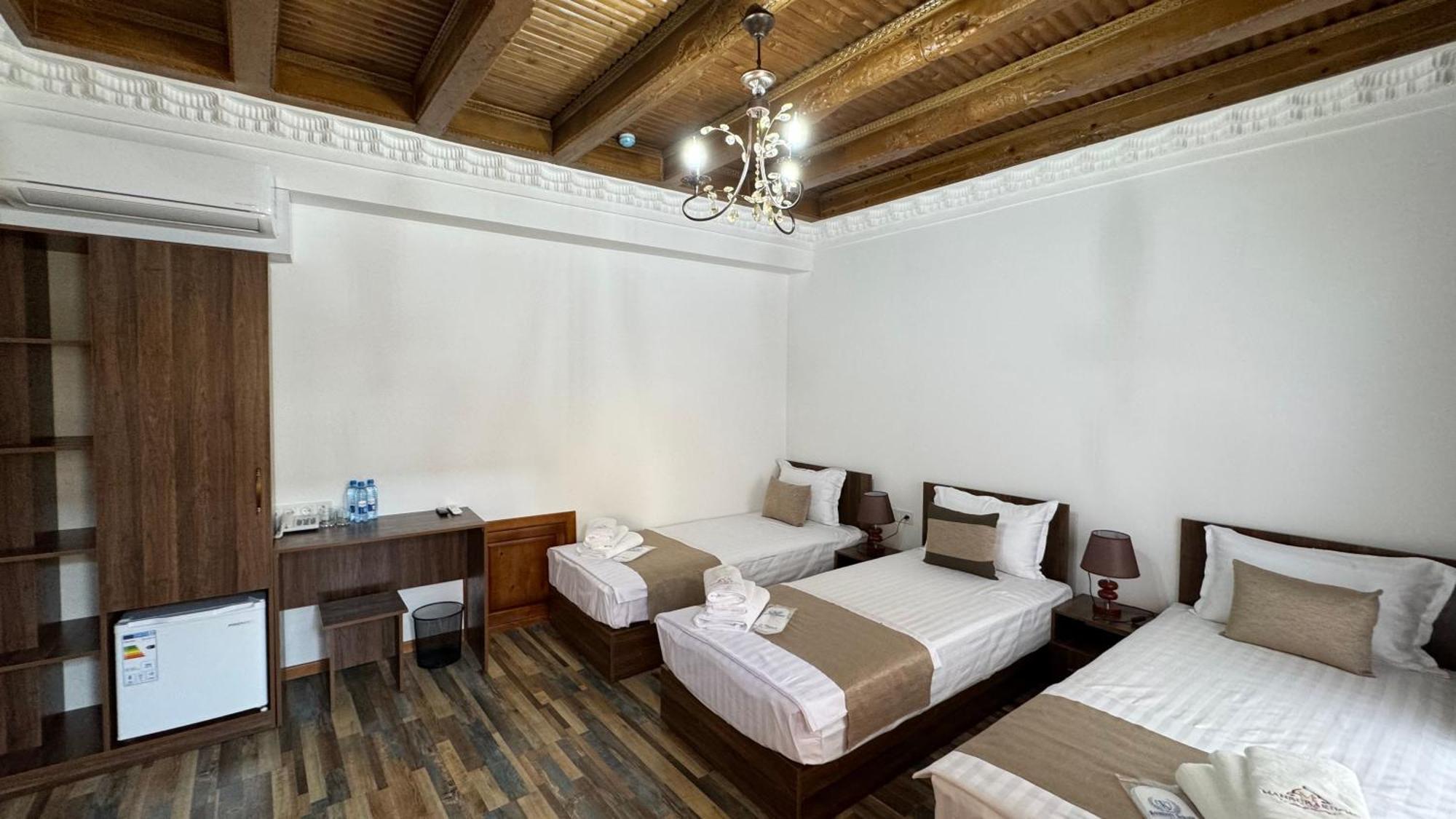 בוקורו Mahbubakhon Guest House In Old City מראה חיצוני תמונה