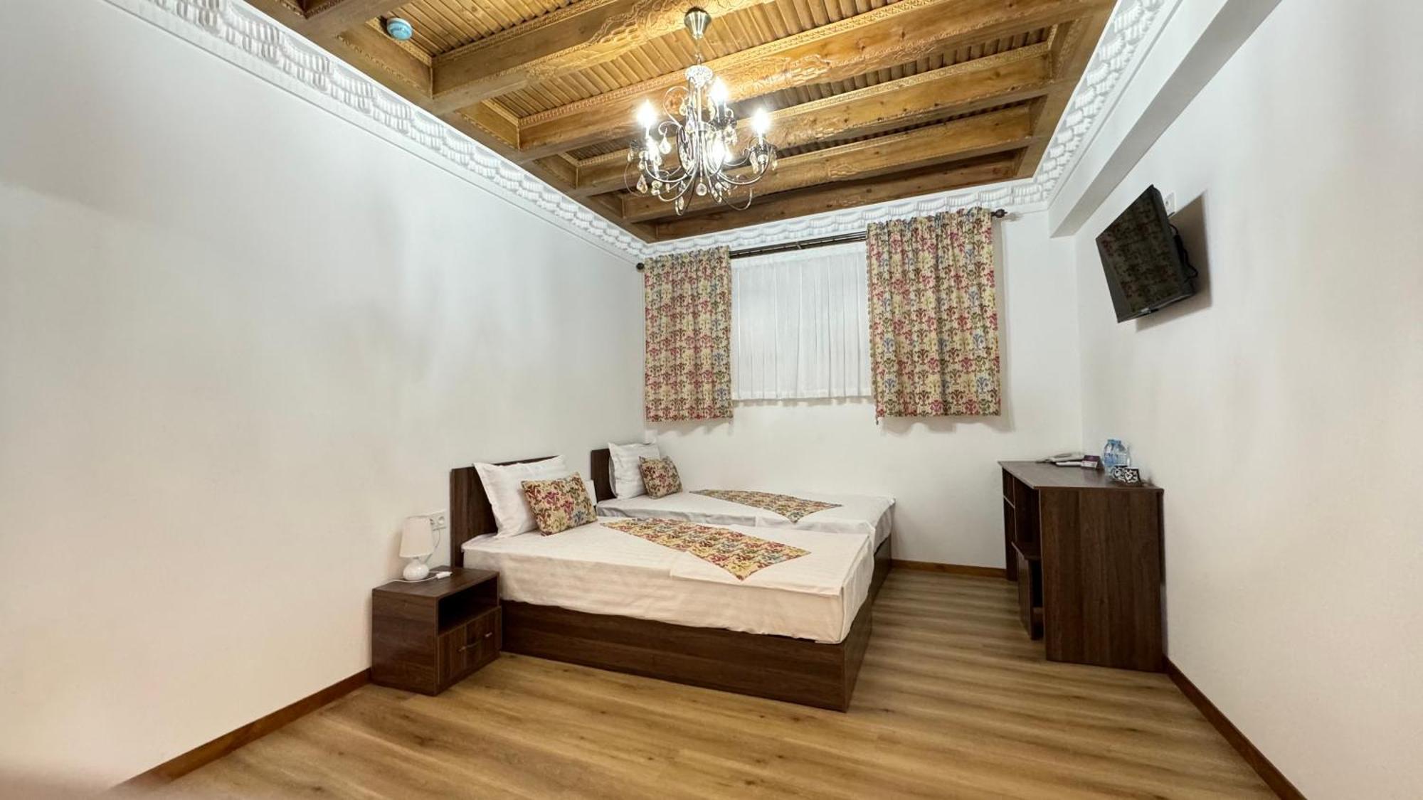 בוקורו Mahbubakhon Guest House In Old City מראה חיצוני תמונה