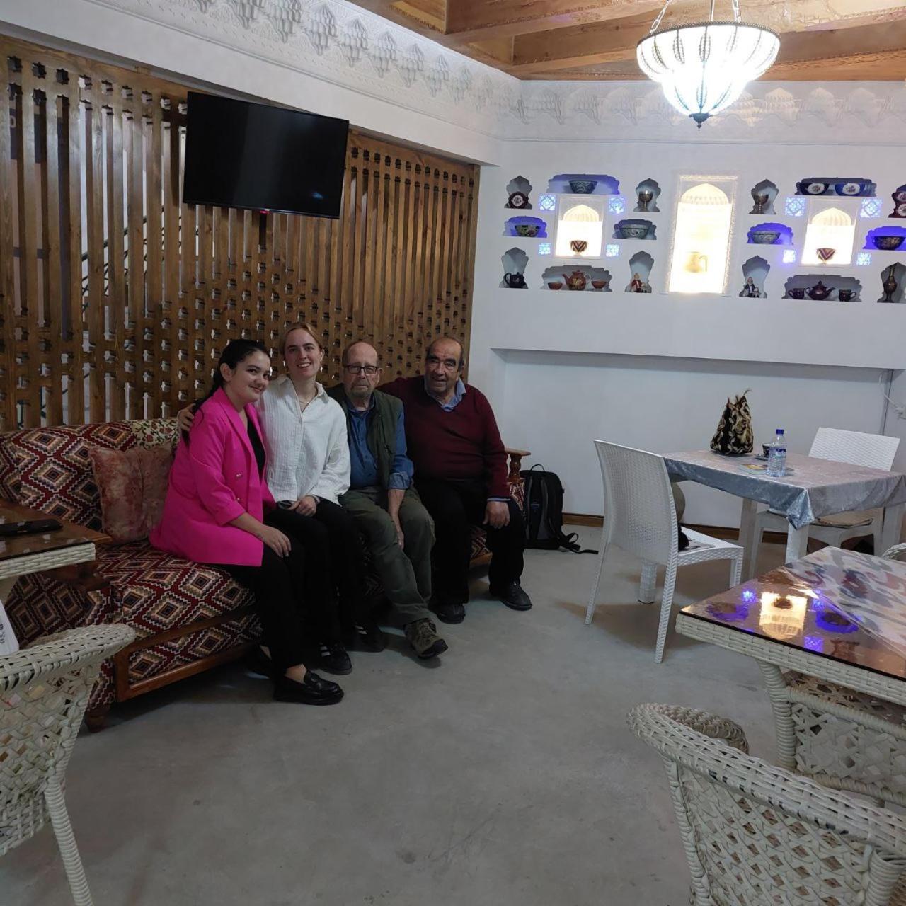 בוקורו Mahbubakhon Guest House In Old City מראה חיצוני תמונה