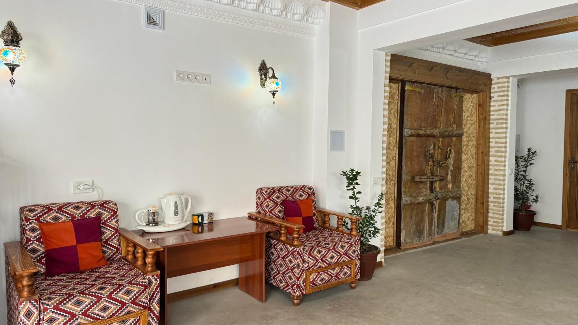 בוקורו Mahbubakhon Guest House In Old City מראה חיצוני תמונה